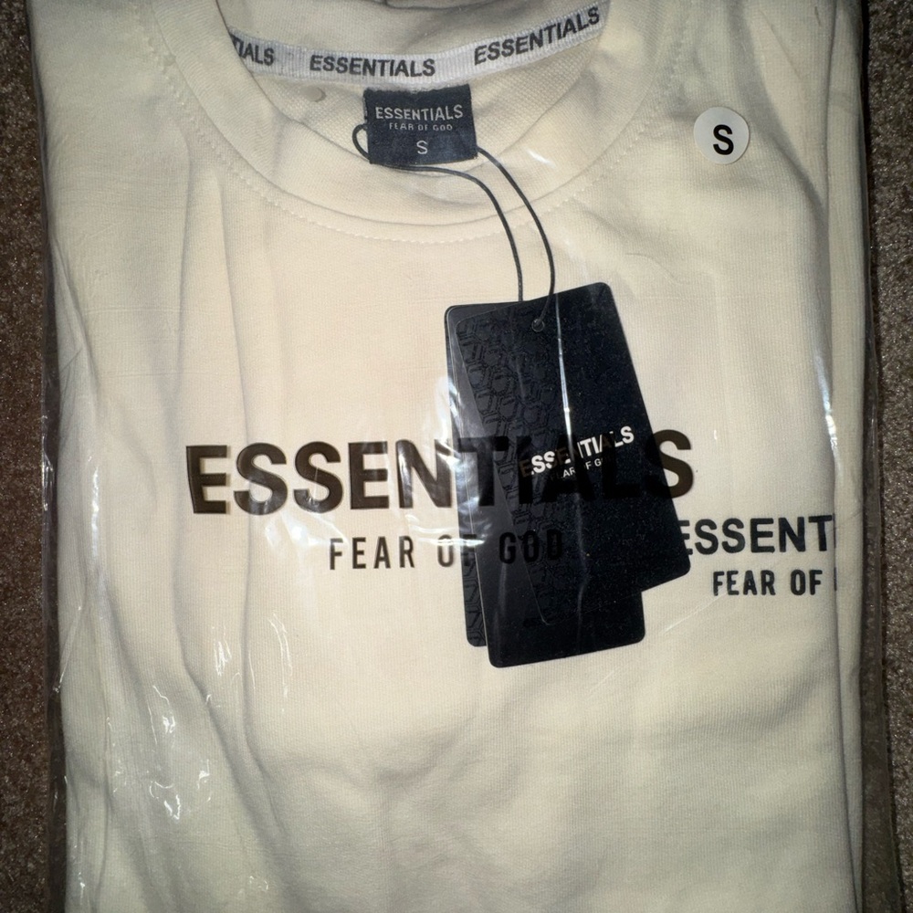 Fear of God Essentials Cream Short Sleeve Tee Luxury Streetwear BRAND NEW